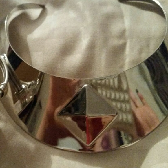 necklace - Picture 2 of 5